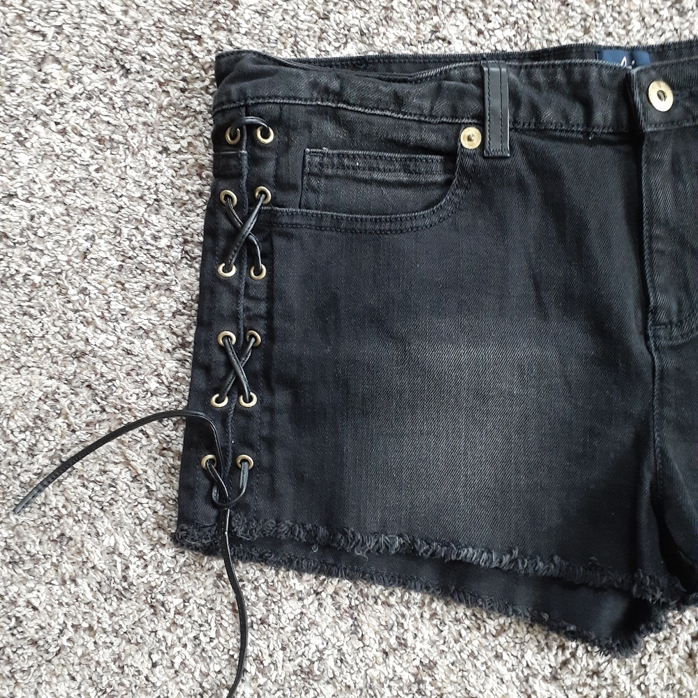 Shorts - Picture 3 of 5